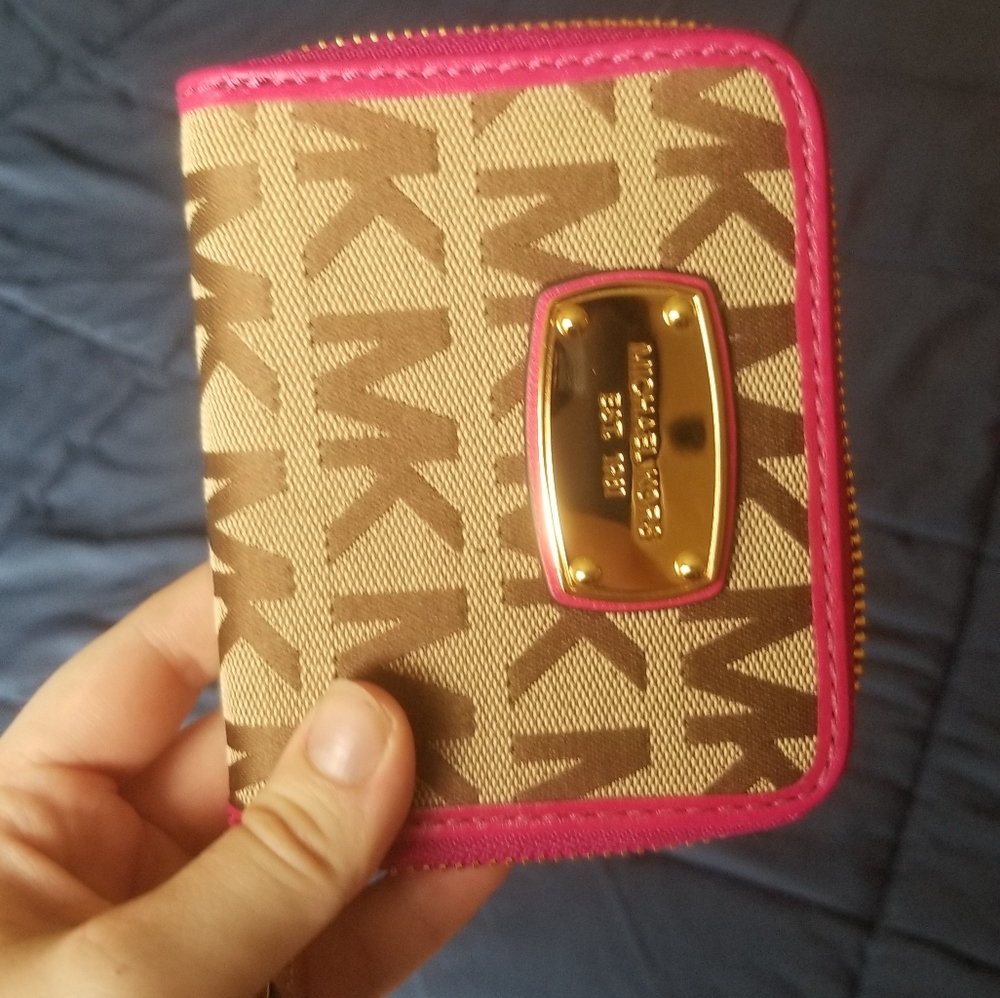 NWOT Michael Kors 2015 Beige Pink bifold wallet